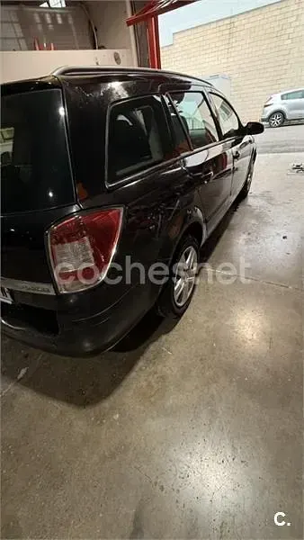Usado Opel Astra Edition 110 CV (80 kW) 2009 Negro Berlina