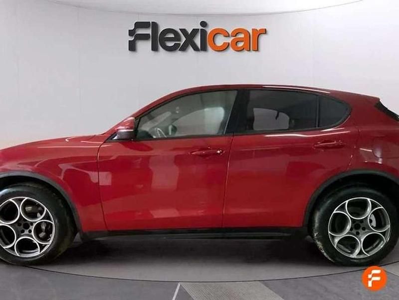 Usado Alfa Romeo Stelvio Sprint 200 CV (147 kW) 2022 Rojo SUV