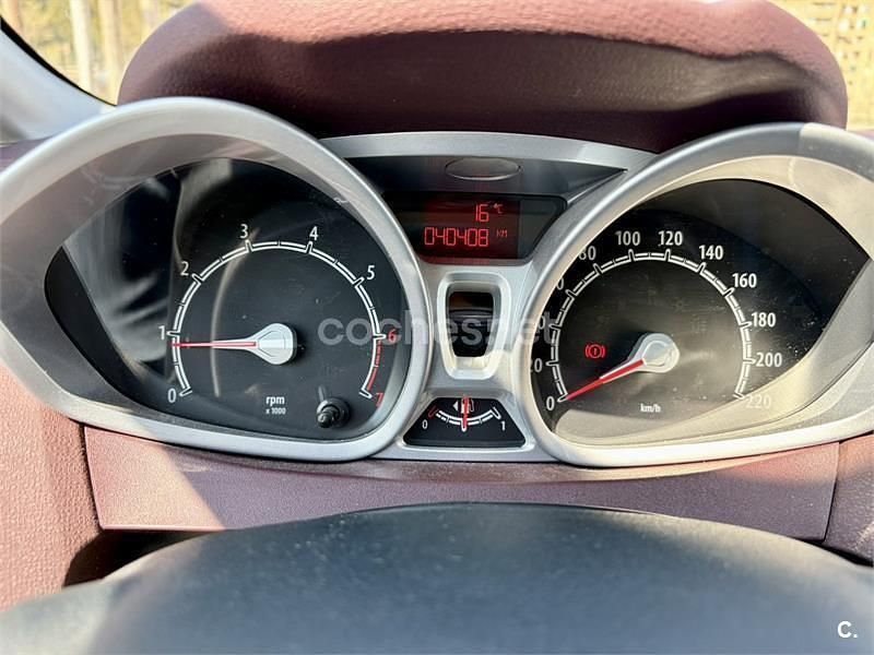 Usado Ford Fiesta Titanium 96 CV (70 kW) 2009 Granate Utilitario