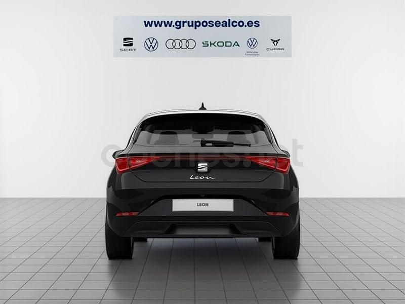 Usado Seat Leon Style 116 CV (85 kW) 2025 Negro Berlina