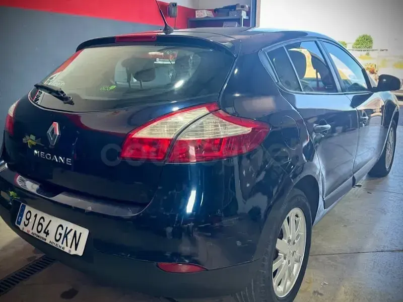 Usado Renault Mégane Authentique 85 CV (62 kW) 2010 Azul Berlina