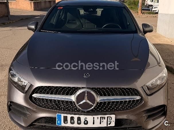 Usado Mercedes A180 109 CV (80 kW) 2019 Gris / plata Berlina