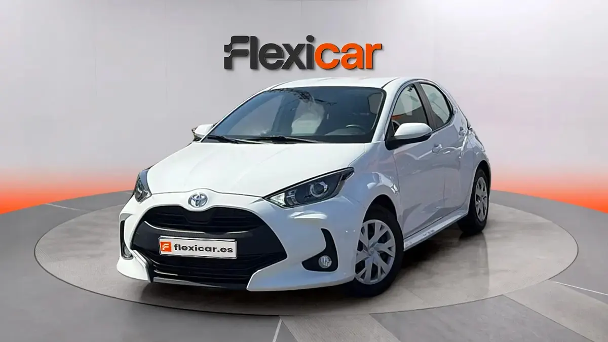 Usado Toyota Yaris 72 CV (52 kW) 2023 Blanco Utilitario