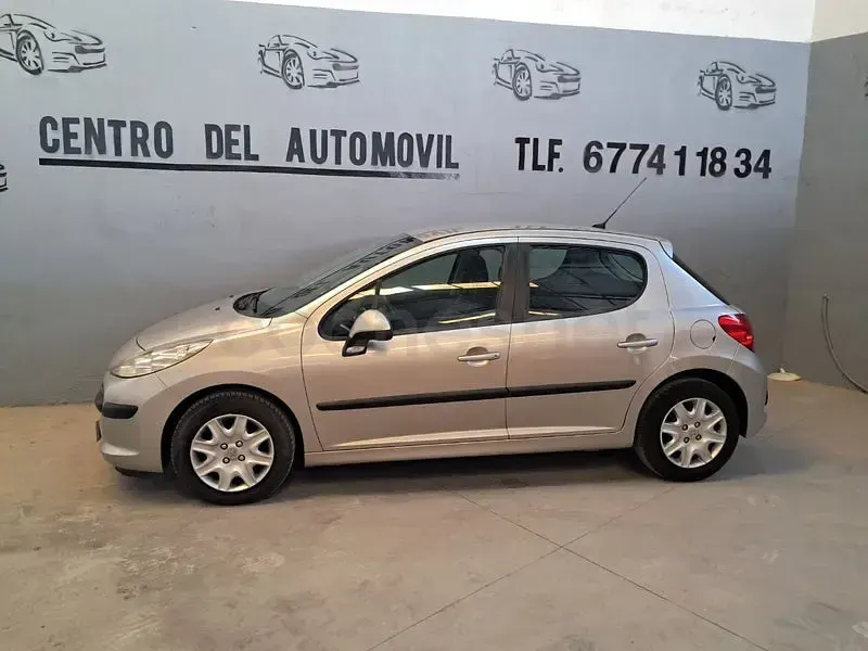 Usado Peugeot 207 70 CV (51 kW) 2010 Beige Berlina