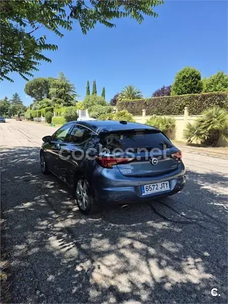 Usado Opel Astra Dynamic 160 CV (117 kW) 2016 Azul Berlina
