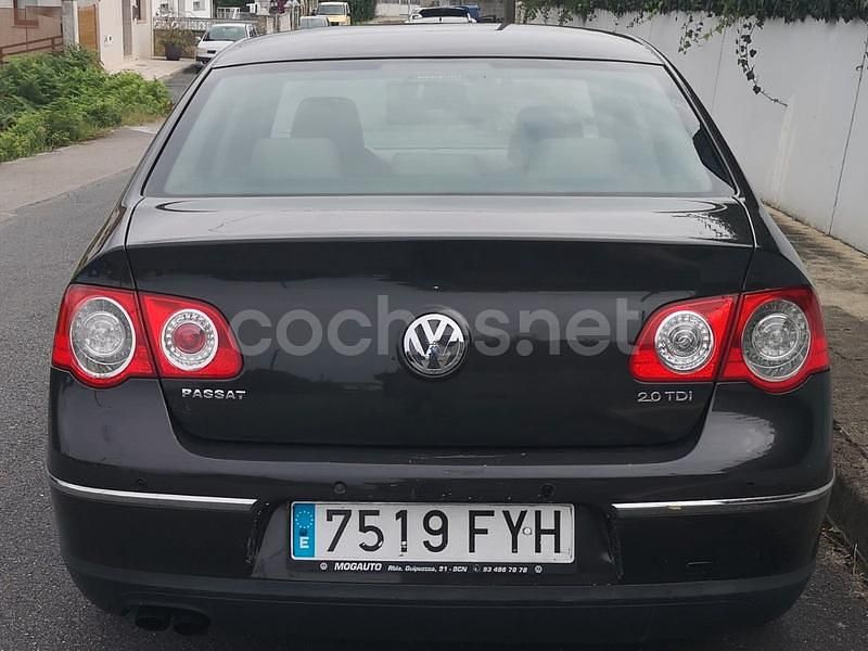 Usado VW Passat Highline 140 CV (102 kW) 2007 Negro Berlina