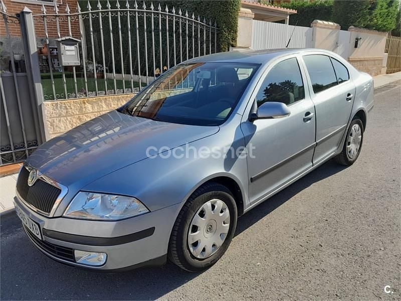 Gris / plata Usado 2006 Skoda Octavia Active Berlina | 2900 € (Precio justo) - Imagen 1/4