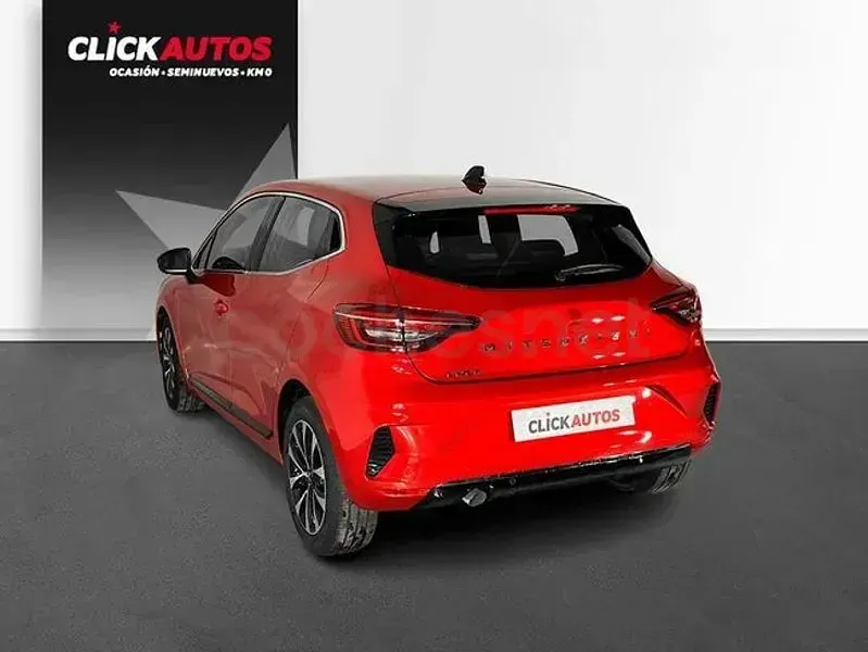Usado Mitsubishi Colt 90 CV (66 kW) 2024 Rojo Utilitario