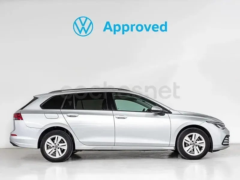 Usado VW Golf VIII Life 110 CV (80 kW) 2024 Gris / plata Familiar