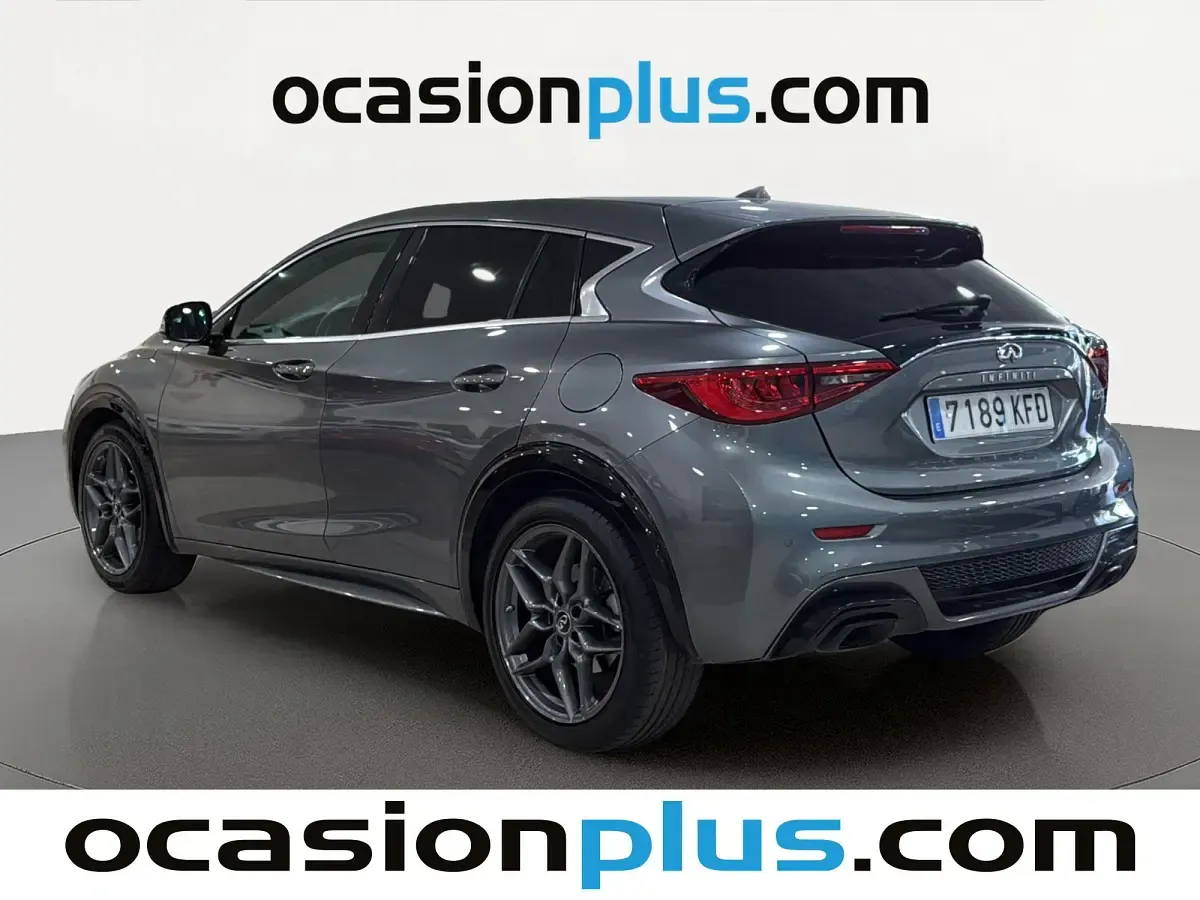 Usado Infiniti Q30 Sport Tech 109 CV (80 kW) 2017 Gris plata Utilitario