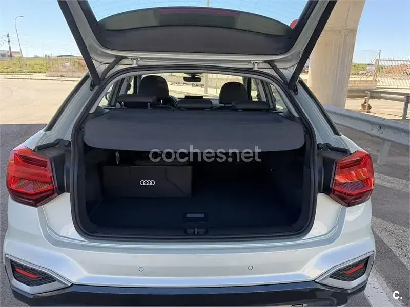 Usado Audi Q2 Advanced Plus 116 CV (85 kW) 2024 Gris / plata SUV
