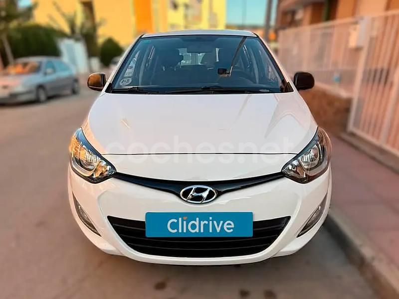 Usado Hyundai i20 90 HP (66 kW) 2013 Branco Citadino