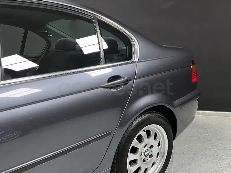 Usado BMW 325 Sport Line 192 HP (141 kW) 2002 Cinzento Sedan