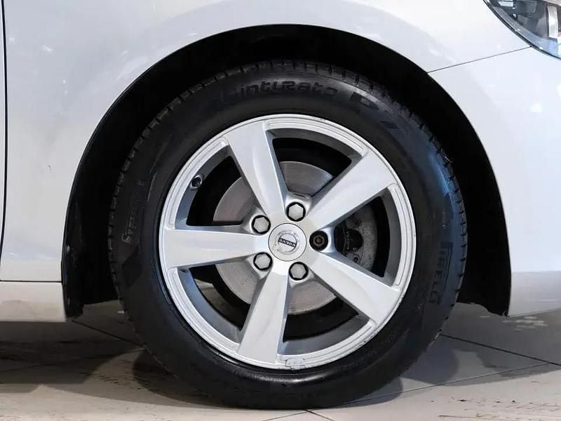 Usado Volvo V40 Kinetic 120 HP (88 kW) 2017 Cinzento Sedan