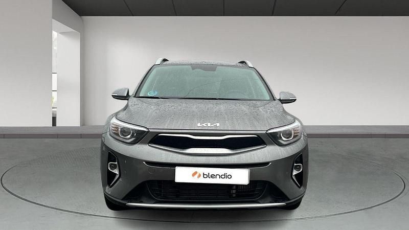 Usado Kia Stonic 100 CV (73 kW) 2025 Gris SUV