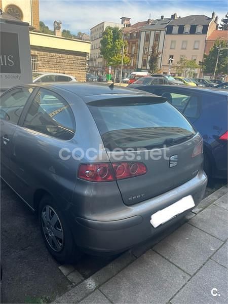 Gris / plata Usado 2006 Seat Ibiza Reference Berlina | 1900 € (Super precio) - Imagen 1/3