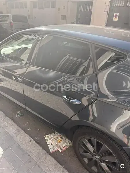 Usado Seat Leon Style 115 CV (84 kW) 2019 Gris / plata Berlina
