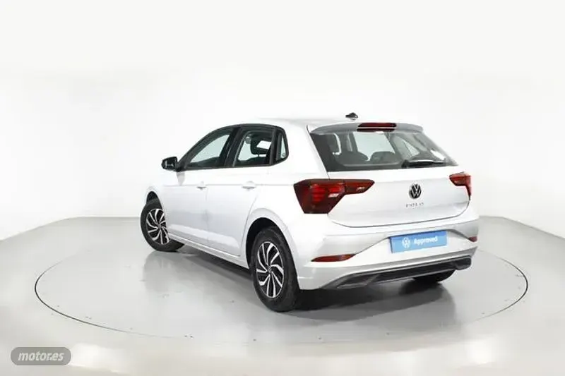 Usado VW Polo Life 95 CV (69 kW) 2024 Plateado Utilitario