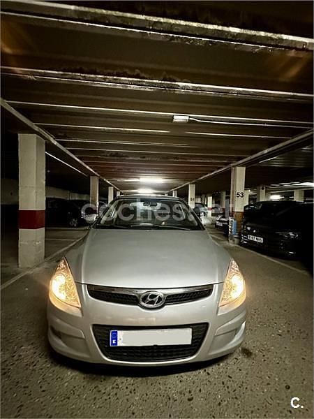 Gris / plata Usado 2009 Hyundai i30 Comfort Berlina | 6500 € (Precio justo) - Imagen 1/4