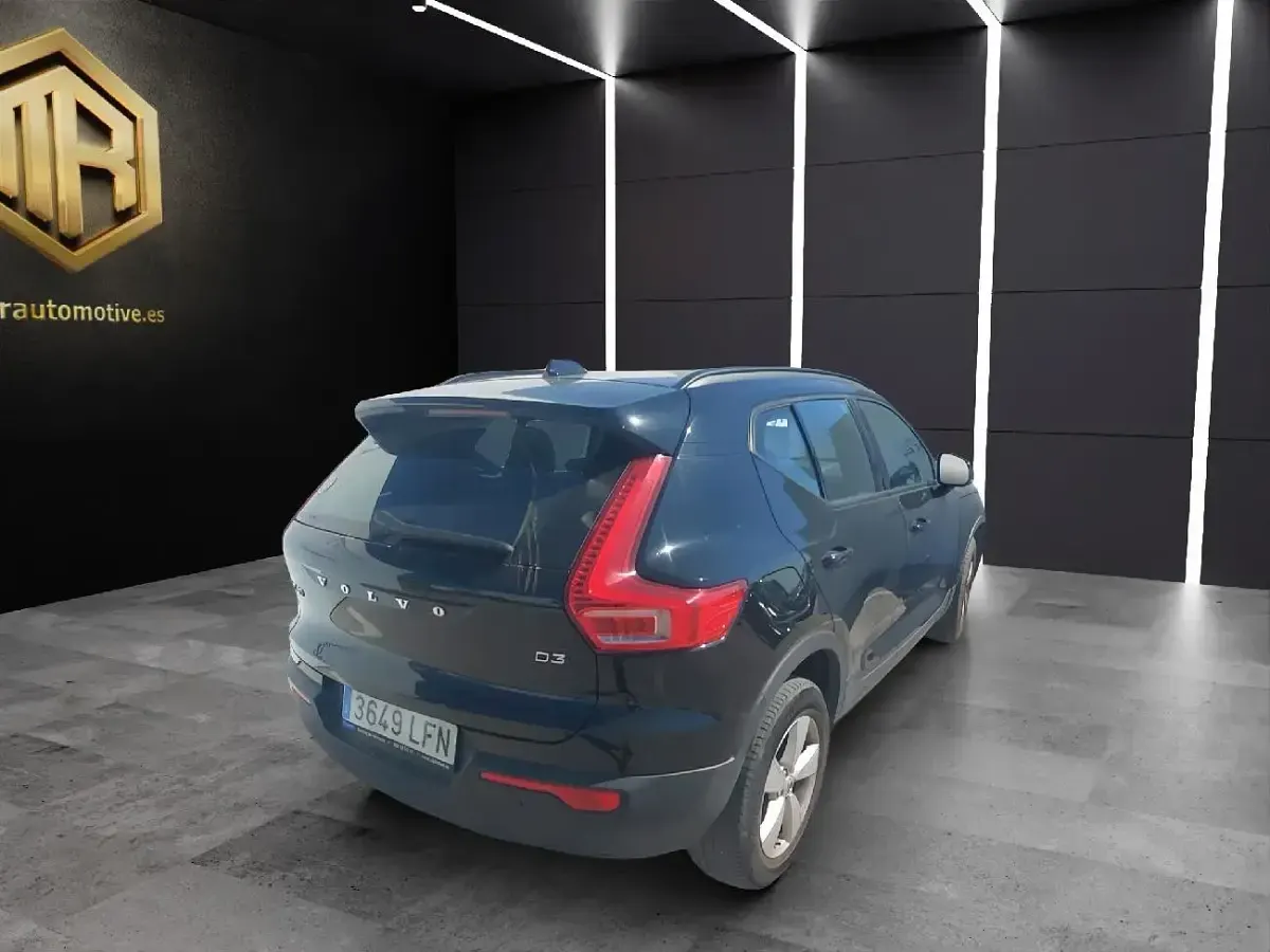 Usado Volvo XC40 150 CV (110 kW) 2020 Negro metalizado SUV