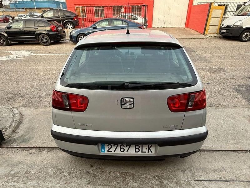 Usado Seat Ibiza Stella 68 CV (50 kW) 2001 Gris / plata Utilitario