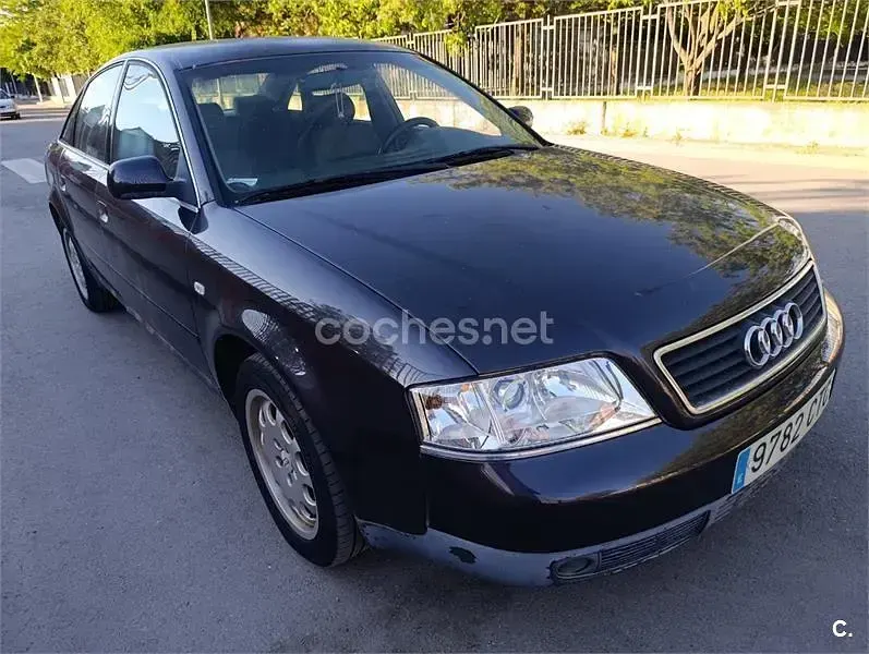 Usado Audi A6 130 CV (95 kW) 2001 Negro Berlina