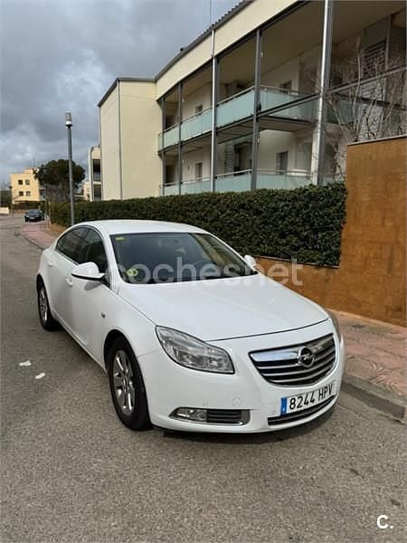 Usado Opel Insignia Business 130 CV (95 kW) 2013 Blanco Familiar