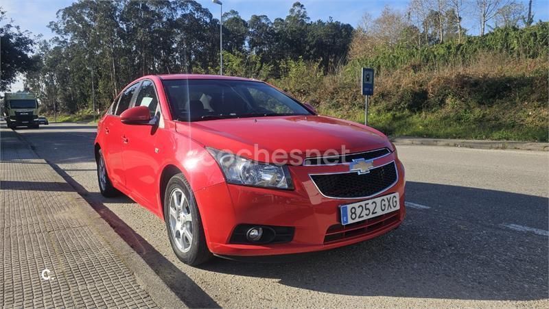 Rojo Usado 2010 Chevrolet Cruze LS Berlina | 4900 € (Precio justo) - Imagen 1/4