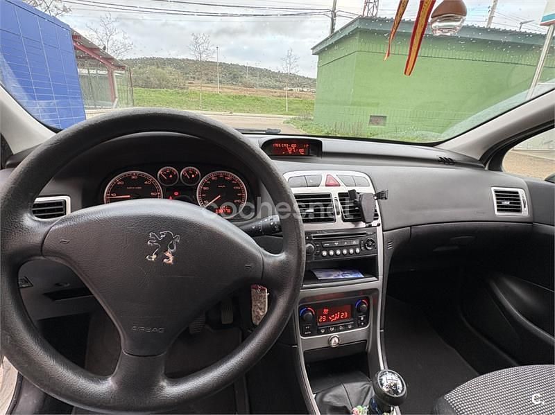 Usado Peugeot 307 110 CV (80 kW) 2005 Blanco Berlina