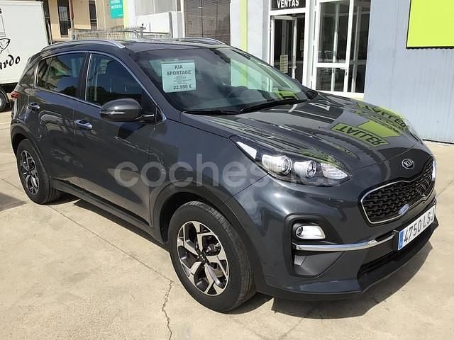 Usado Kia Sportage Plus 136 CV (100 kW) 2021 Gris / plata SUV