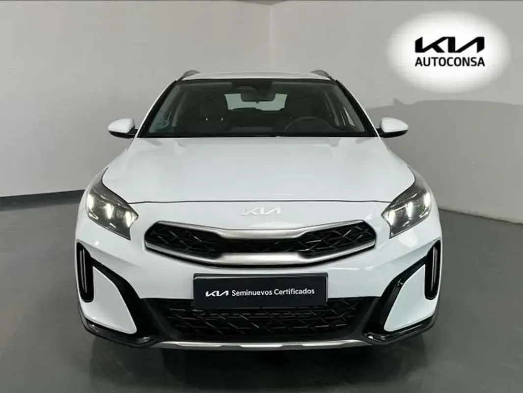 Usado Kia XCeed 101 HP (74 kW) 2025 Branco SUV