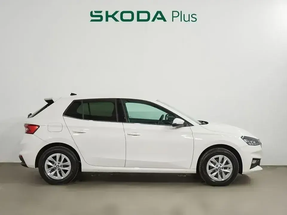Usado Skoda Fabia Selection 95 CV (69 kW) 2024 Blanco Utilitario