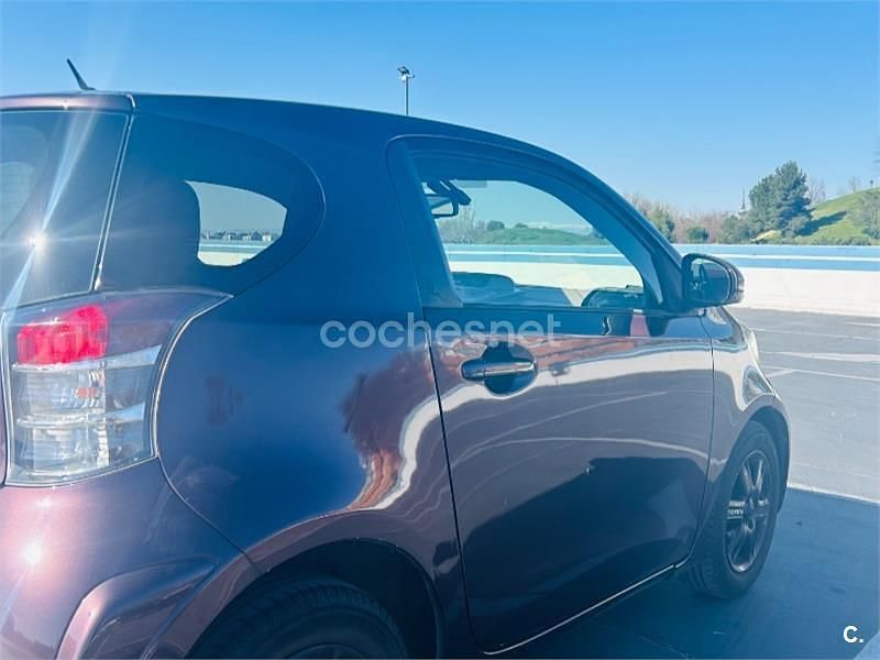 Usado Toyota iQ 68 CV (50 kW) 2010 Violeta / lila Utilitario
