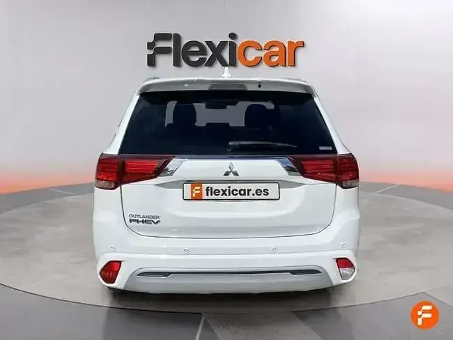 Usado Mitsubishi Outlander P-HEV 224 CV (164 kW) 2020 Blanco