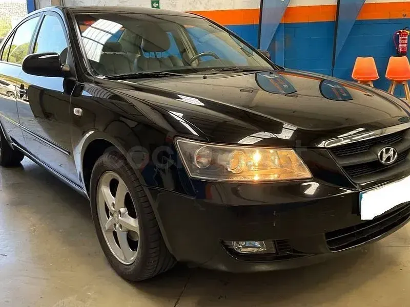 Usado Hyundai Sonata Style 161 CV (118 kW) 2007 Negro Berlina