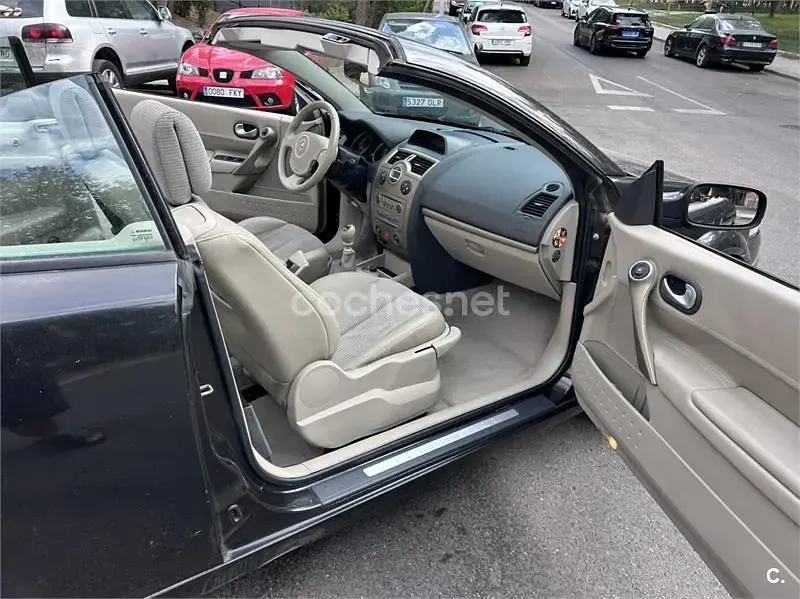 Usado Renault Mégane Cabriolet Privilege 136 CV (100 kW) 2006 Negro Descapotable