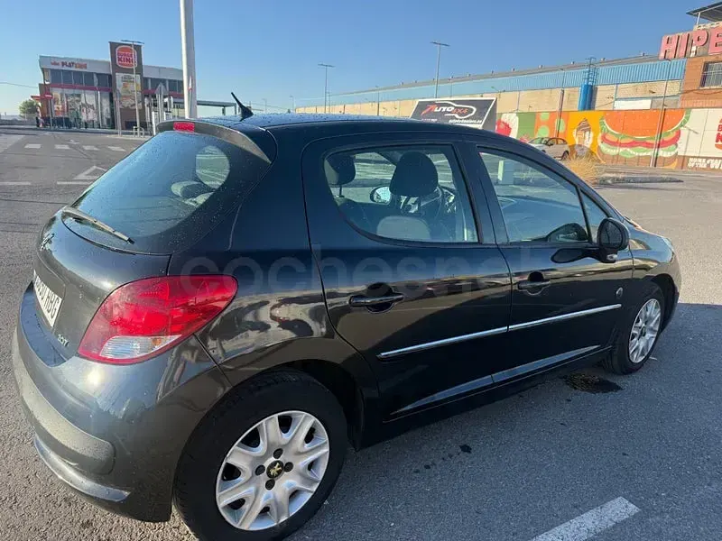Usado Peugeot 207 92 CV (67 kW) 2011 Negro Berlina