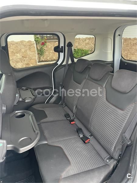 Usado Ford Tourneo Courier Sport 100 CV (73 kW) 2018 Blanco Monovolumen