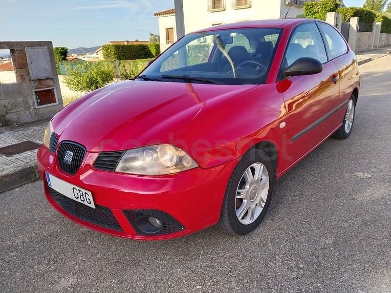 Usado Seat Ibiza Reference 85 CV (62 kW) 2008 Rojo Berlina