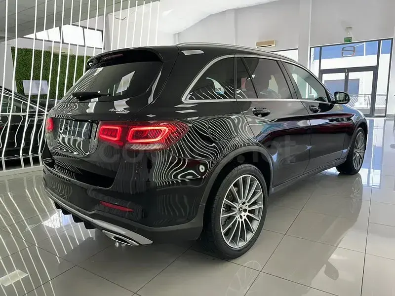 Usado Mercedes GLC220 194 CV (142 kW) 2022 Negro SUV