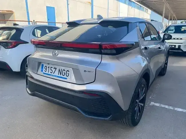 Usado Toyota C-HR Advance 140 CV (102 kW) 2025 Gris SUV