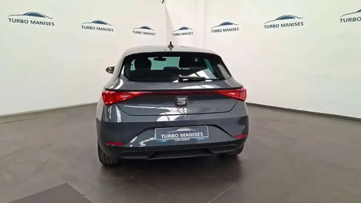 Usado Seat Leon ST Style 131 CV (96 kW) 2021 Gris Familiar