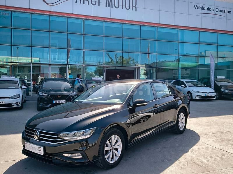 Negro Usado 2020 VW Passat Business Berlina | 18.500 € (Un poco caro) - Imagen 1/4