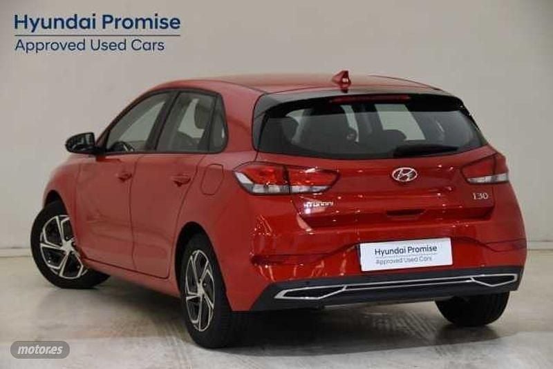 Usado Hyundai i30 110 CV (80 kW) 2023 Engine red Berlina