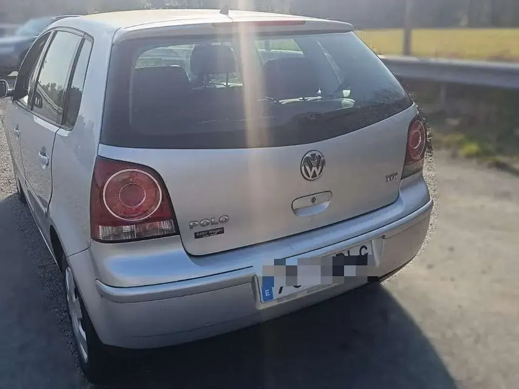 Usado VW Polo Advance 80 CV (58 kW) 2005 Gris Utilitario