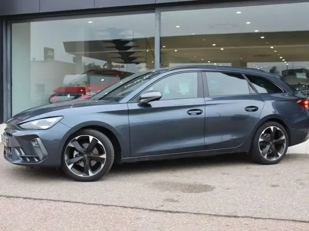 Usado Cupra Leon 150 CV (110 kW) 2024 Gris Utilitario