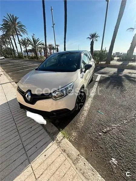 Usado Renault Captur Zen 90 CV (66 kW) 2015 Beige SUV