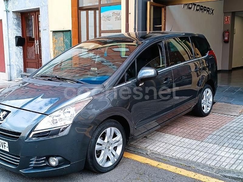 Usado Peugeot 5008 Sport 110 CV (80 kW) 2010 Gris / plata Monovolumen