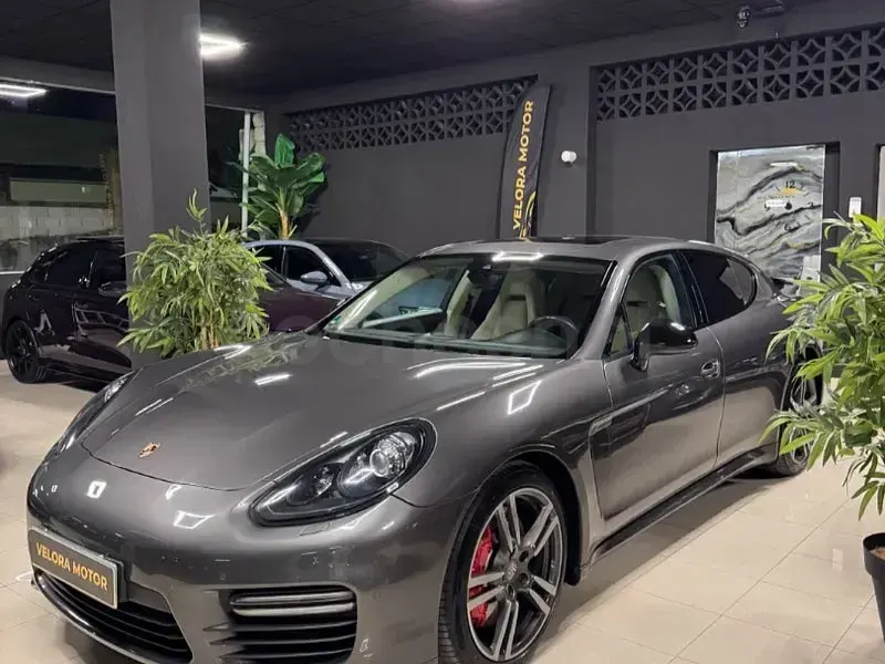 Usado Porsche Panamera 440 CV (323 kW) 2015 Gris / plata Utilitario