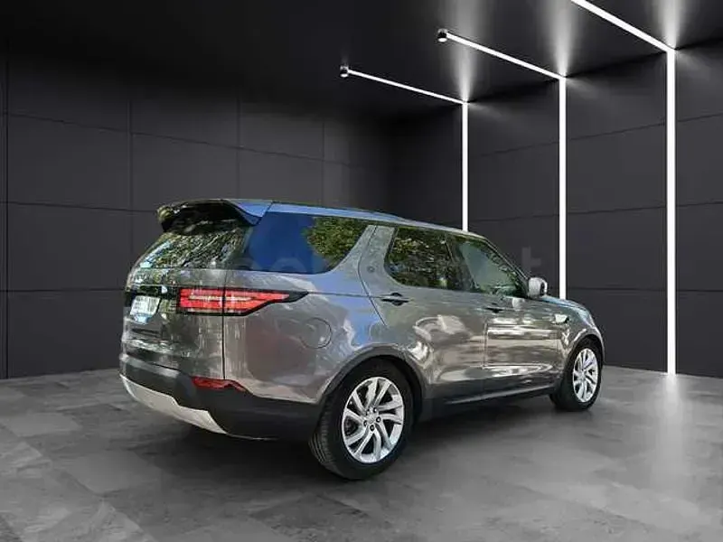 Usado Land Rover Discovery HSE 258 CV (189 kW) 2017 Gris / plata SUV